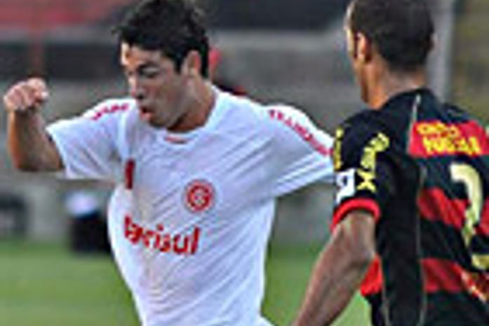 Inter vence o rebaixado Sport em Recife e assume a vice-liderança