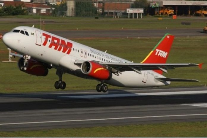 Avião que vinha para Maceió retorna a aeroporto após colisão com ave