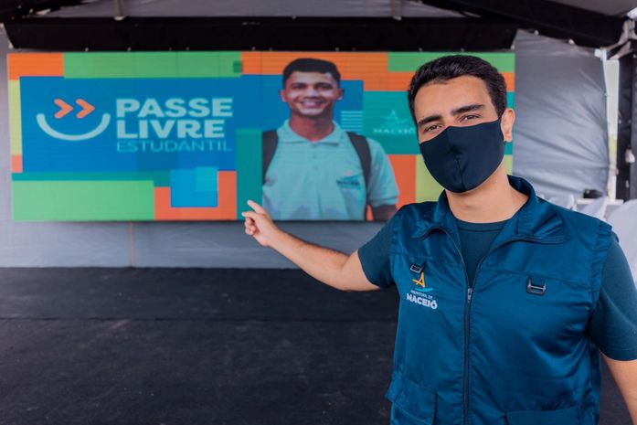 Prefeito JHC implanta Passe Livre e beneficia mais de 50 mil estudantes da capital