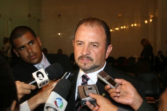 Antônio Albuquerque criticou atuação da polícia durante prisão do filho