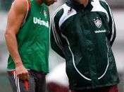 Cuca conversa com Fred durante o treino de sexta