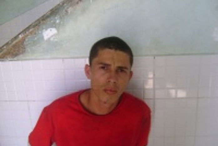 PM prende fugitivo por porte de arma e roubo em Penedo