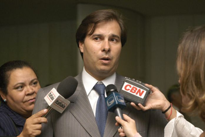 Presidente do DEM revela que Arruda seria vice de Serra ou Aécio