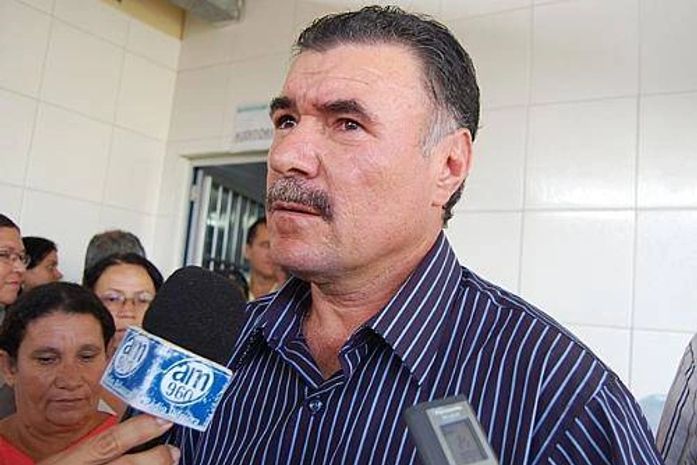 Almeida se irrita com silêncio de aliados e pensa em sair ao governo sozinho