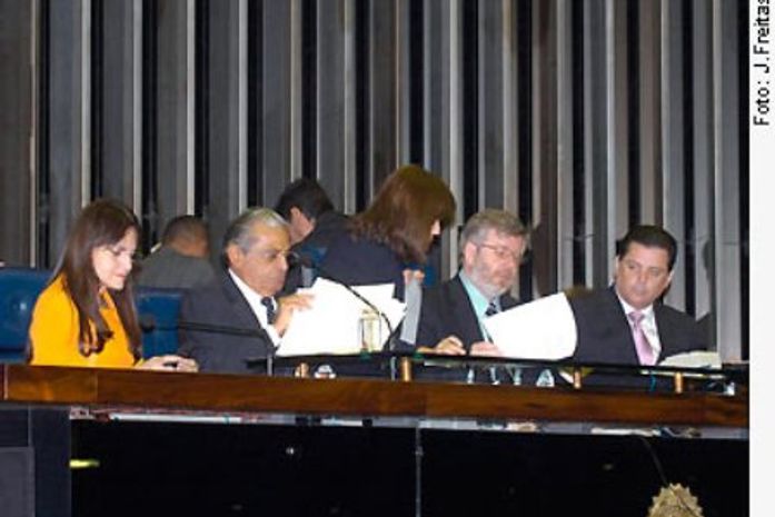 Deputado Inocêncio Oliveira fez a leitura do texto da precatória