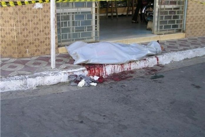 Idoso morre no centro de Arapiraca após uma suposta crise de cirrose aguda