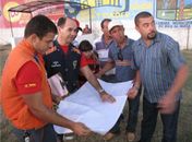 Representantes do Corpo de Bombeiros com os diretores do Santa Rira de Boca da Mata