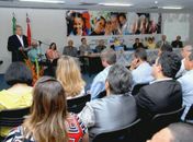 Governador lança programa e comemora resultado de parceria com municípios