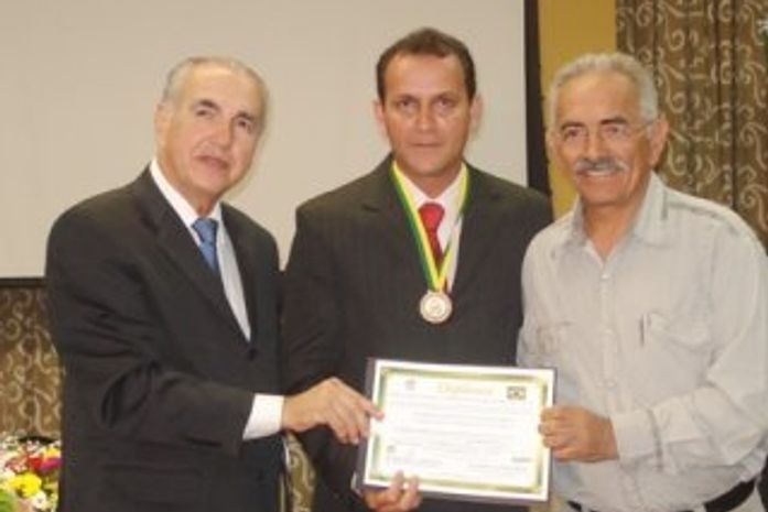 Prefeito de São José da Laje recebe prêmio no Rio de Janeiro