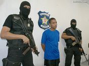 Rafinha afirmou à Polícia que o dono do bar o avisou que o policial estava no estabelecimento 