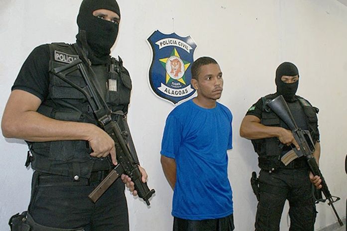 Rafinha afirmou à Polícia que o dono do bar o avisou que o policial estava no estabelecimento 