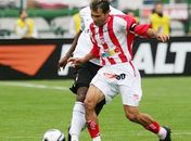 Atacante Júnior Amorim contra o Corinthians Paulista em partida válida pelo Campeonato Brasileiro da Série B.
