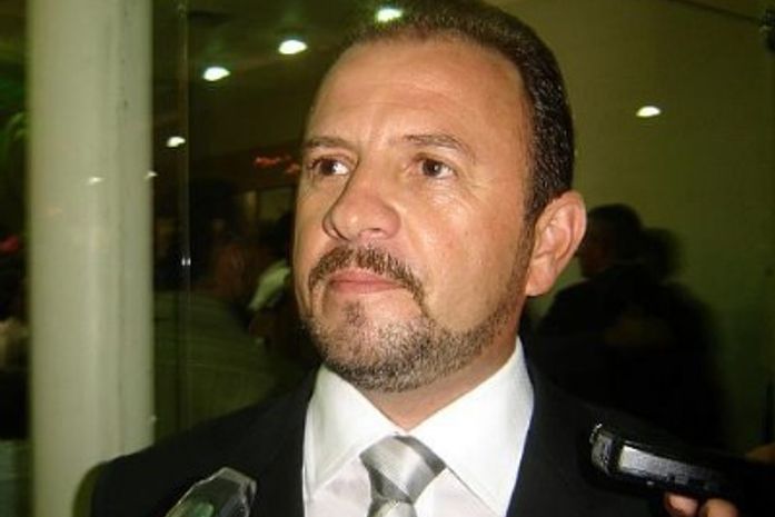 Inferno astral de Antonio Albuquerque continua. Deputado é condenado a pagar R$ 10 mil