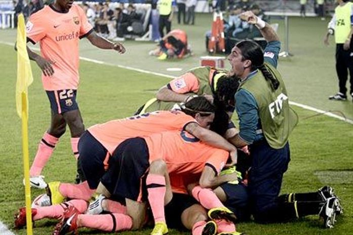 Barcelona enfim é campeão mundial, graças a gol de Messi