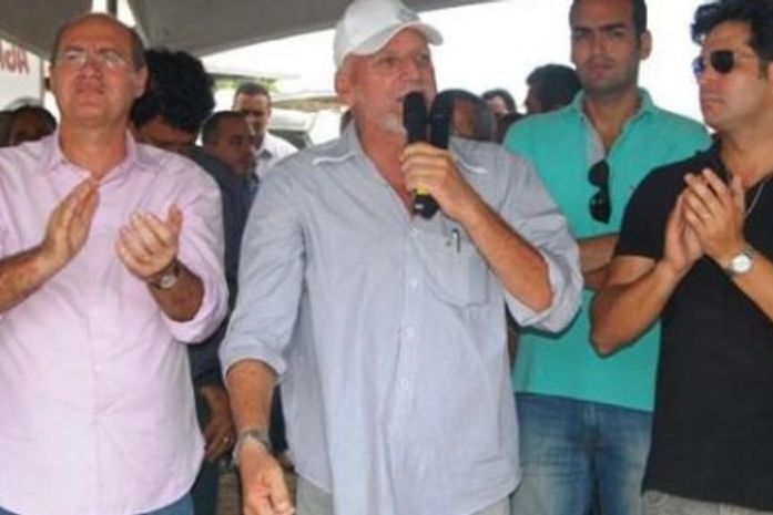Prefeito de Pilar entrega obras a conunidades carentes