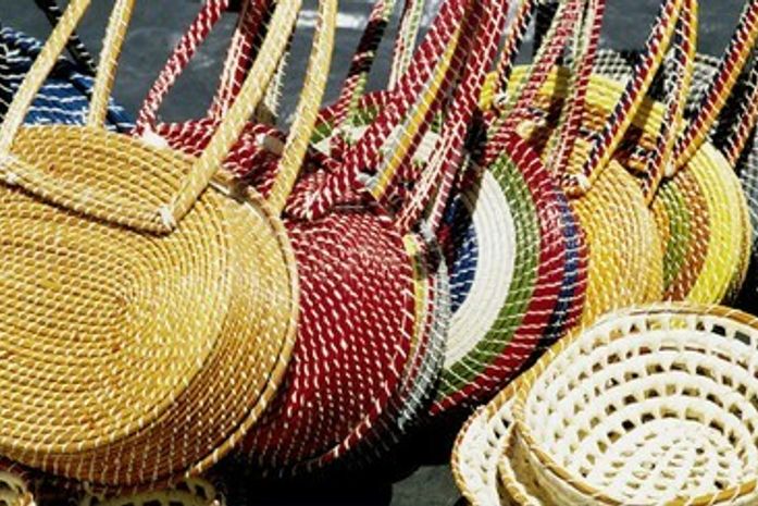 Artesanato da palha do ouricuri: preservação do meio ambiente e sustento das famílias das artesãs do Pontal do Coruripe