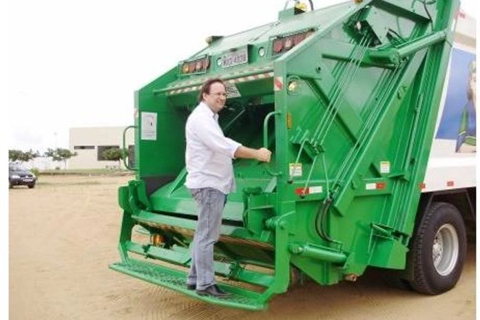 Arapiraca recebeu novos compactadores de lixo