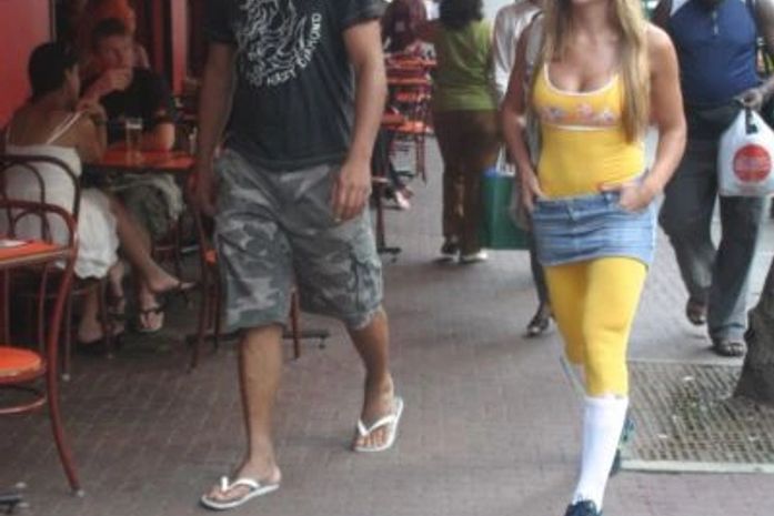 Adriano Imperador é flagrado com a ex Joana Machado em Ipanema