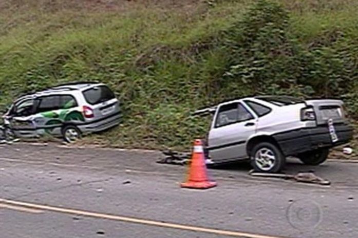 Acidente com carro de empresa alagoana de turismo deixa um morto e seis feridos em Pernambuco