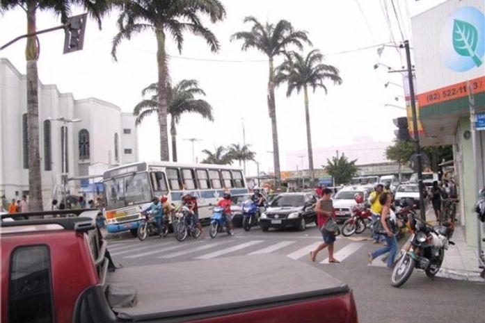 Comerciantes comemoram o aumento de vendas durante o período natalino em Arapiraca