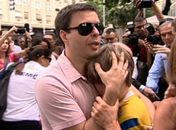 Sean chega ao consulado americano 