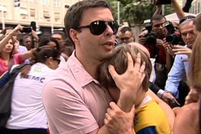 Sean chega ao consulado americano