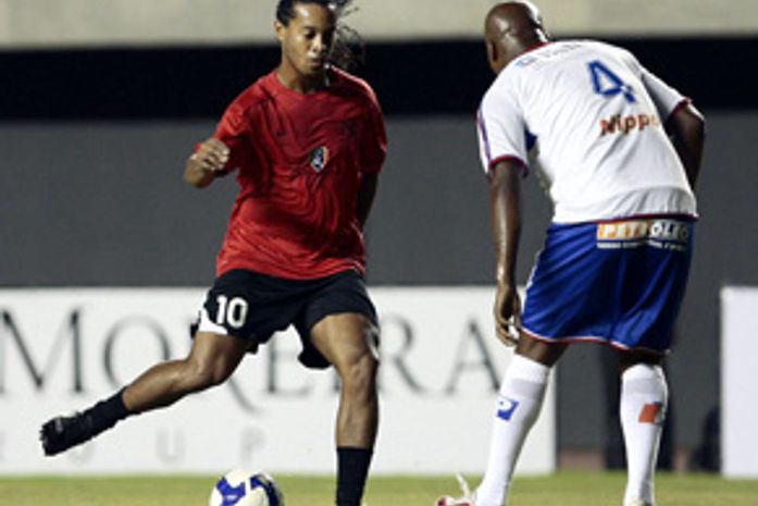 Botafogo sonha com Ronaldinho Gaúcho no Engenhão em 2010