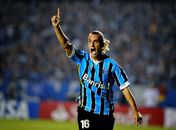 Para diretor de futebol, é o Grêmio quem decide futuro de Maxi López