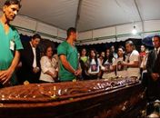 Corpo de baixista do Calcinha Preta é enterrado em SE ao som de \'Cobertor\'