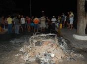 Acidente entre dois veículos culminou em incêndio 