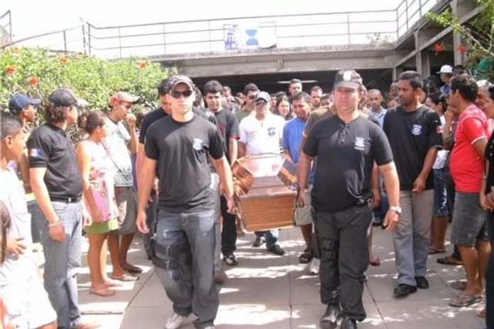 Emoção no enterro do agente penitenciário