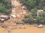 Deslizamento de terra soterra pousada e casas em Angra dos Reis e causa mortes
