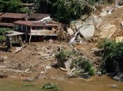 Deslizamento soterra pousada de luxo e arrasta casas na Praia do Bananal