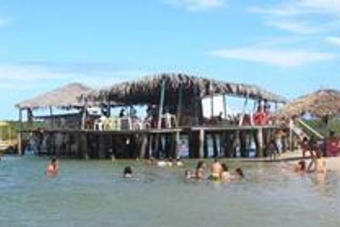 10 pessoas feridas em acidente em bar flutuante em Aracaju