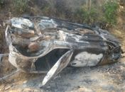 Carro carbonizado é encontrado em Penedo