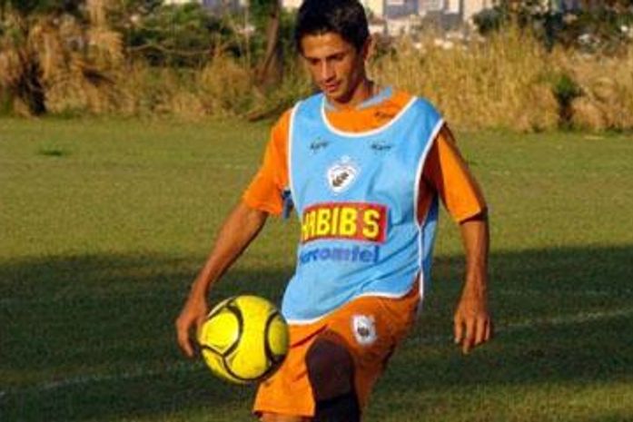 Jogador Wesley chega a Arapiraca para vestir camisa do ASA