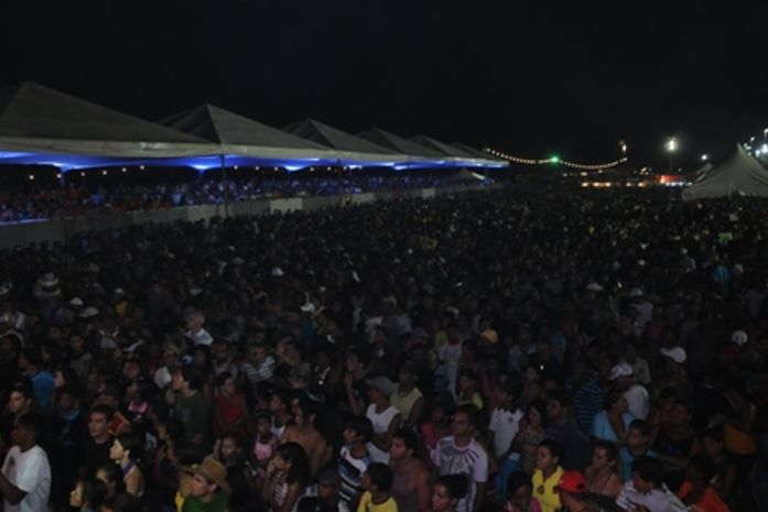 Forró e samba agitam o sábado na festa de Bom Jesus dos Navegantes