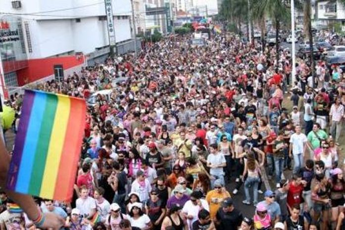Um em cada três gays assume sexualidade antes dos 15 anos