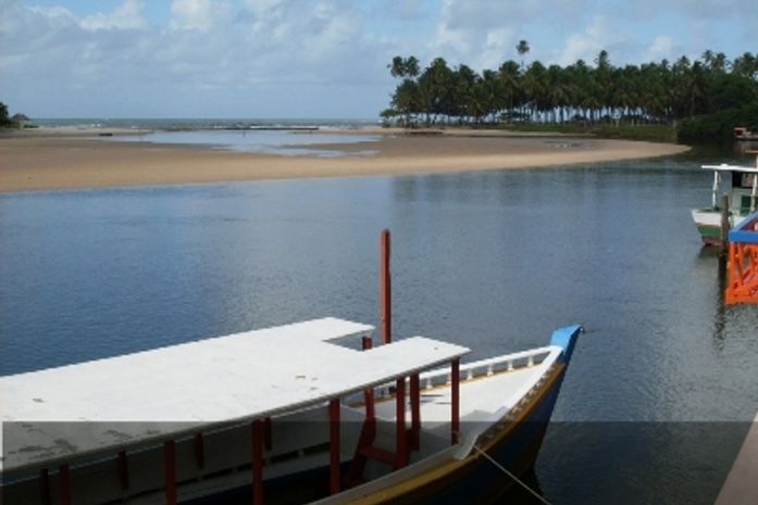 Barra de Jequiá: o encontro das águas da praia e do rio encanta os visitantes