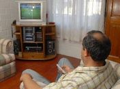Ousadia: ladrão rouba equipamentos eletrônicos em residência enquanto dono assistia TV