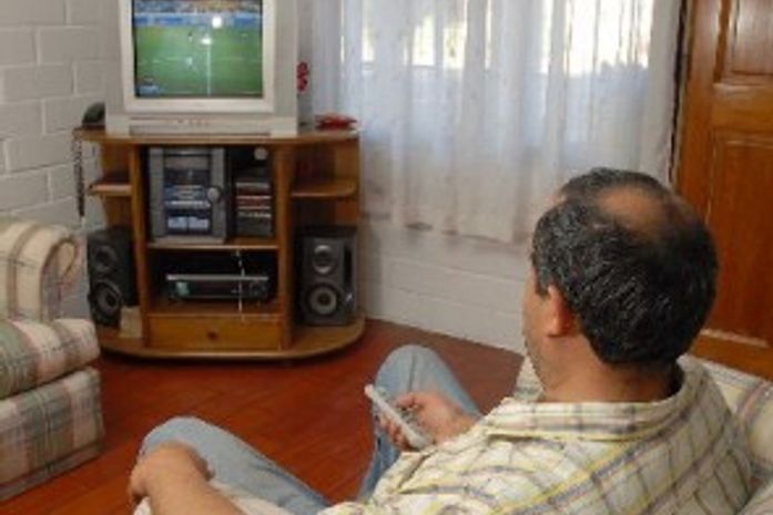 Ousadia: ladrão rouba equipamentos eletrônicos em residência enquanto dono assistia TV
