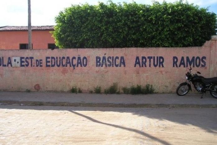 Prédio da Escola Estadual Artur Ramos em Arapiraca precisa de reforma urgente