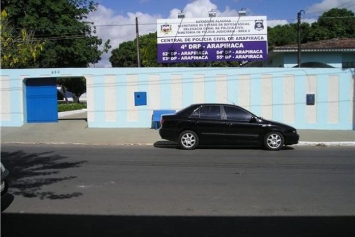 Homem rouba som de carro apreendido em Operação Policial do pátio da delegacia