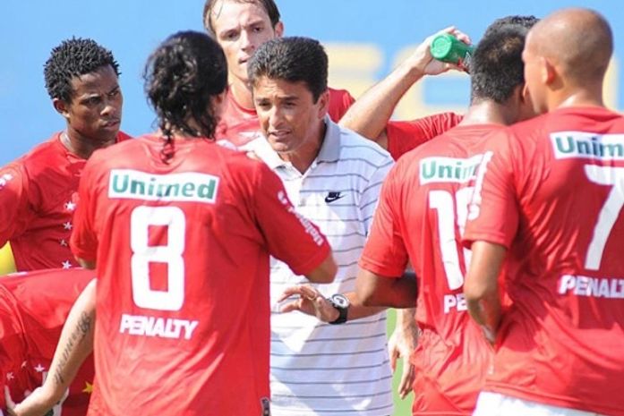 América perde para o Madureira, e Bebeto já sofre com a torcida na estreia