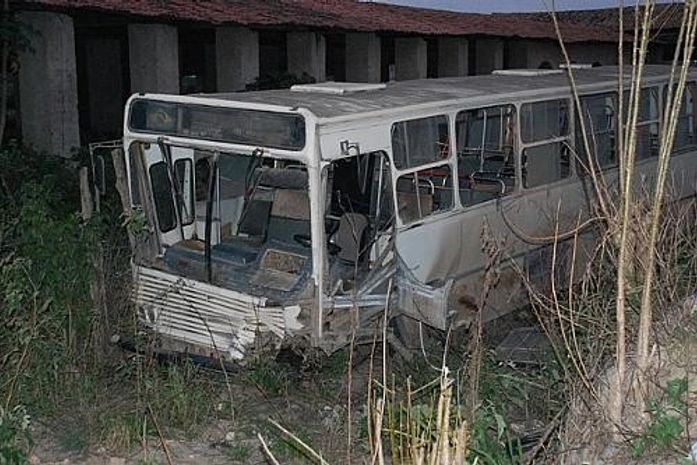 Ônibus que conduzia os trabalhadores rurais, no momento do acidente