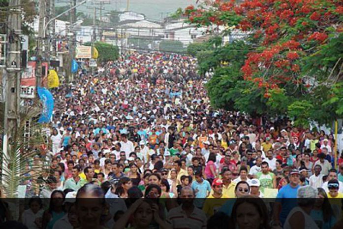 Procissão do mastro abre festa da padroeira de União dos Palmares