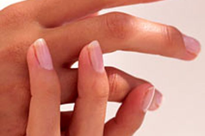 Saiba como manter a aparência jovem das mãos