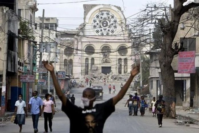 Oito dias depois, Haiti é atingido por tremor e assusta população