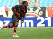 Em sua primeira vez com a camisa do Fla, Love garante a vitória rubro-negra