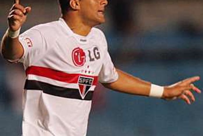 Irregular, São Paulo passa pelo Rio Claro e vence a primeira no Paulistão